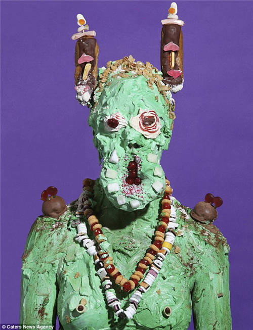 0英镑 用垃圾食品做怪兽肖像pg电子试玩艺术家花费500(图10)