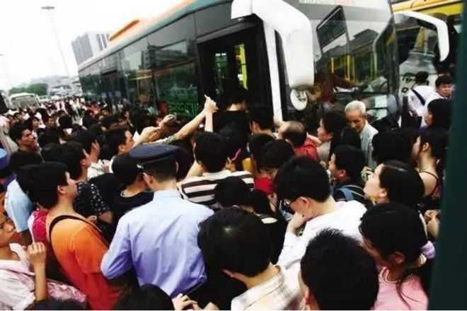 被砸碎!年亏四千万年轻人排队辞职pg电子中国网站又一“金饭碗”(图4) 被砸碎!年亏四千万年轻人排队辞职pg电子中国网站又一“金饭碗”(图4)